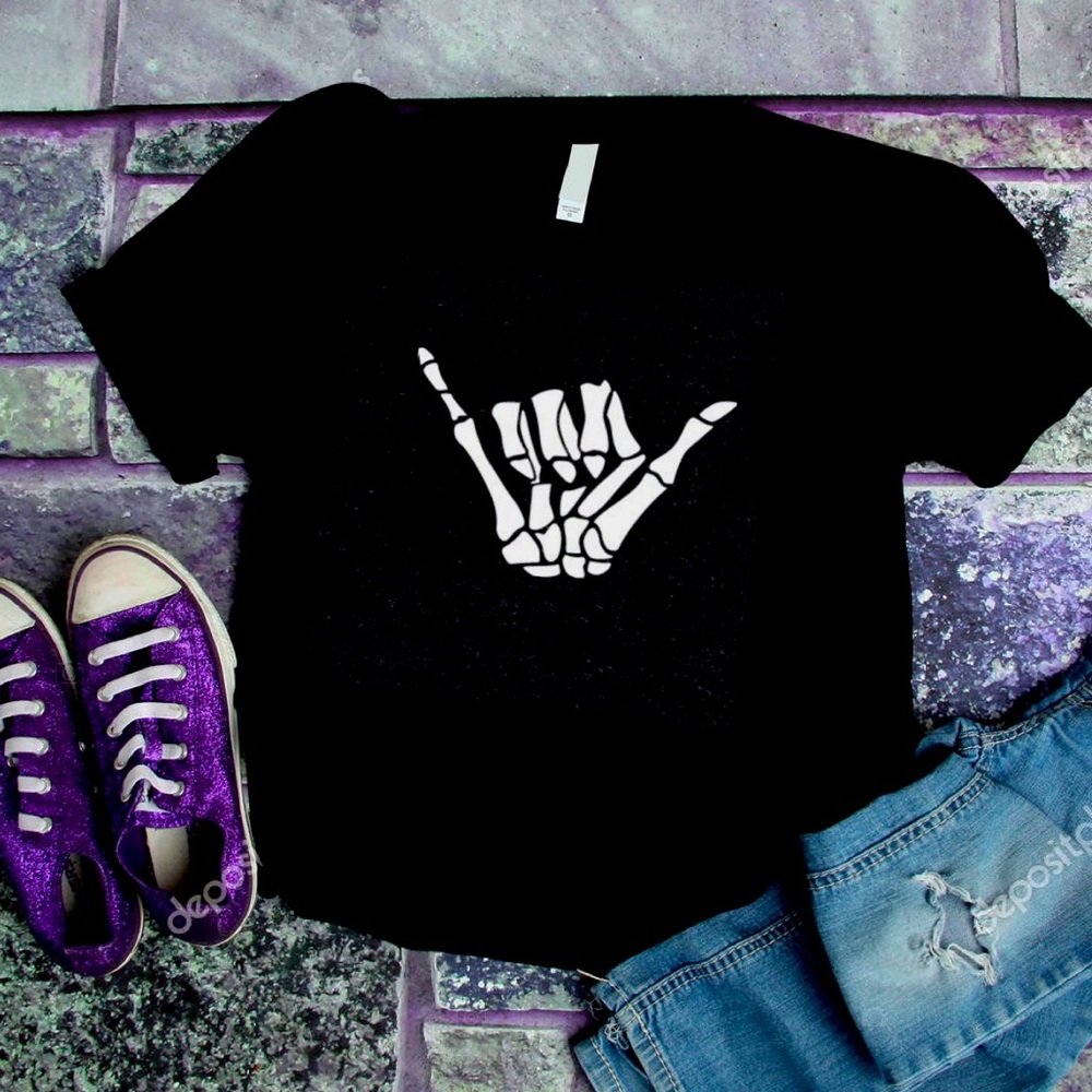 Skull hand t shirt
